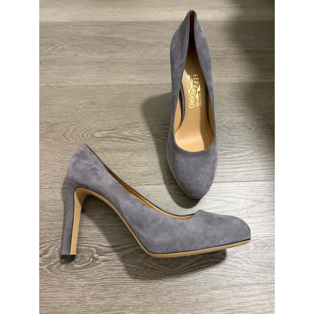 Salvatore Ferragamo Leo 85mm Grey Suede Almond Toe Pumps women Size 10 B 0643329